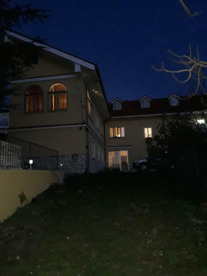 Apartamento A Casa Di Fede LʼAquila Exterior foto